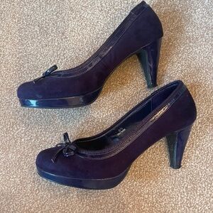 Chic Women's Dark Blue Heels with Bow Accent